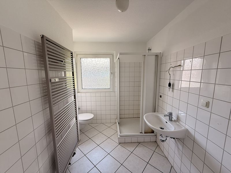 Ideale und Lichtdurchflutete 2 Raum- Wohnung - frisch weiß gestrichen* direkt an der Rü